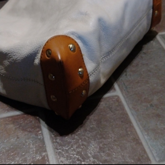 Michael kors white beige Tan leather stud hardware shoulder bag - Picture 4 of 9